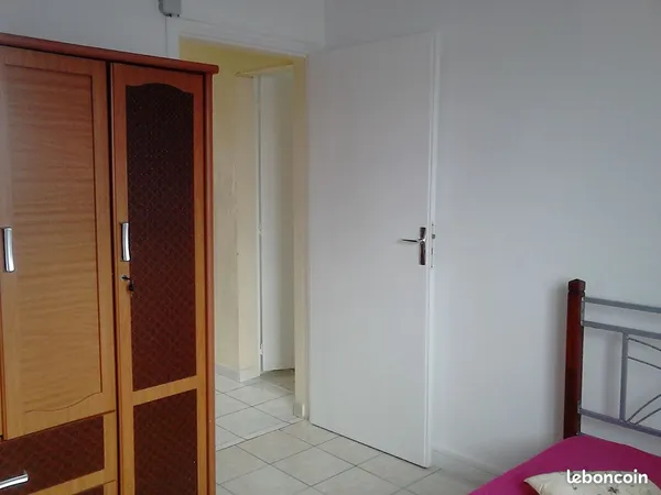 Chambre meublee bien situee