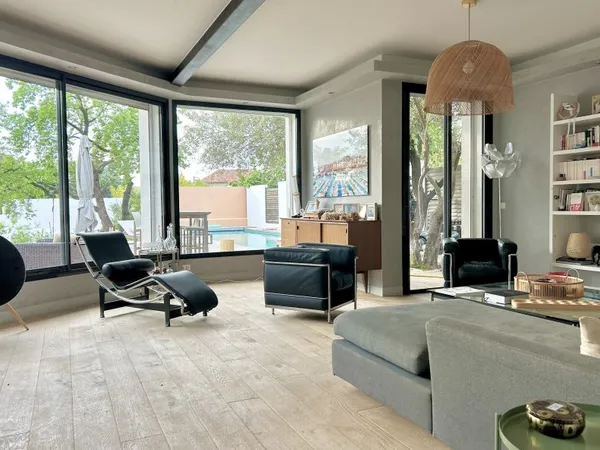 Maison 10 pièces 310 m²