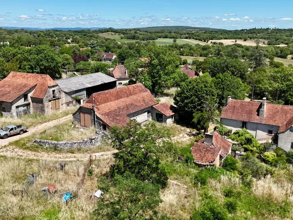Corps de ferme 130m² hab - 6 bâtiments