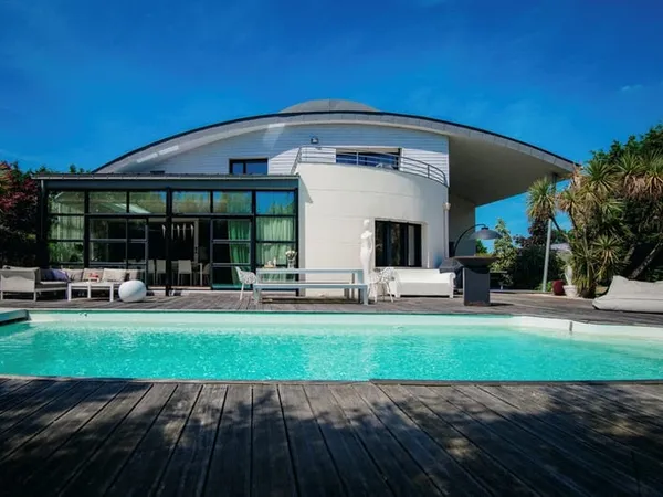 LA RICHARDAIS : Maison d'architecte avec piscine