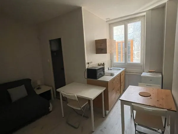 Studio meublé 18 m² - Petit loyer - Idéal étudiant