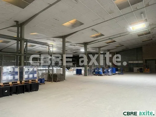 Entrepôt 8148 m²