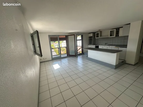 Particulier vend appartement type F3 à Claix