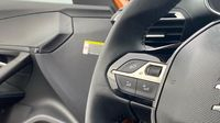 Peugeot 2008 1.2 PureTech 130ch S&S Allure Pack — photo 17