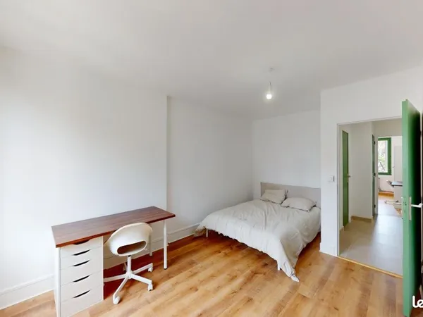 Chambre 5 pièces 90 m²