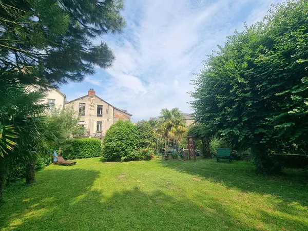 Maison 8 pièces 240 m²