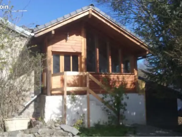 Apparemment rénové dans maison en pierre