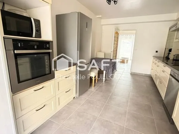 Maison familiale, 4 chambres, 2 SDB, véranda, garage 70m²