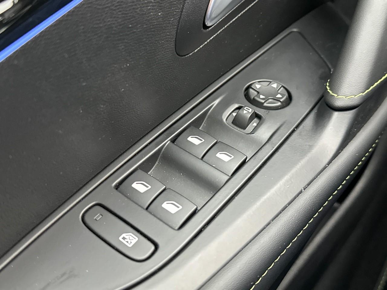 Peugeot 208 hybrid 145 ch e-dcs6 gt — photo 15