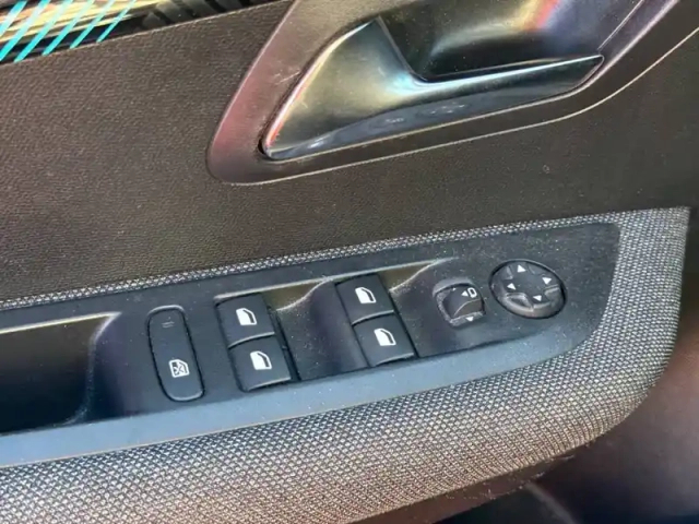 Peugeot 208 puretech 100 s&amp;s bvm6 — photo 26