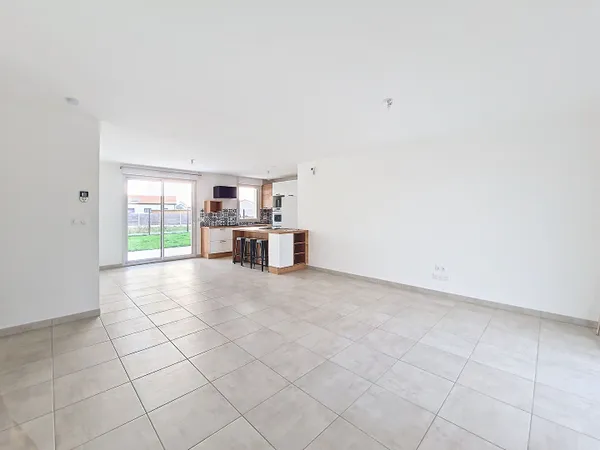 Maison à louer meublée 3 chambres + garage à Vair Sur Loire