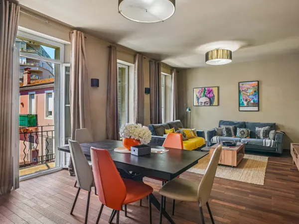 Appartement bourgeois avec terrasse au calme, proche banane