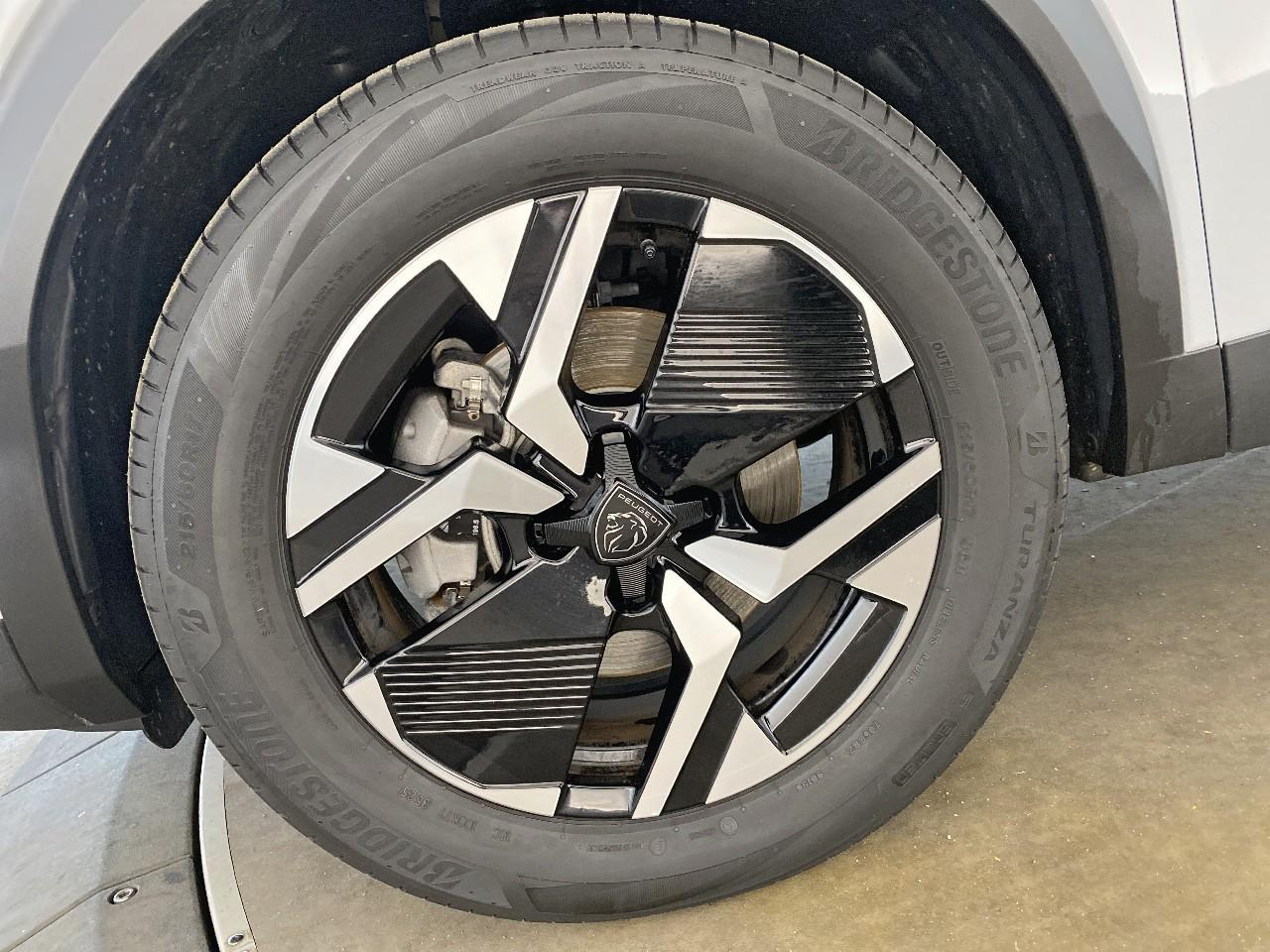 Peugeot 2008 hybrid 145 ch e-dcs6 allure — photo 11