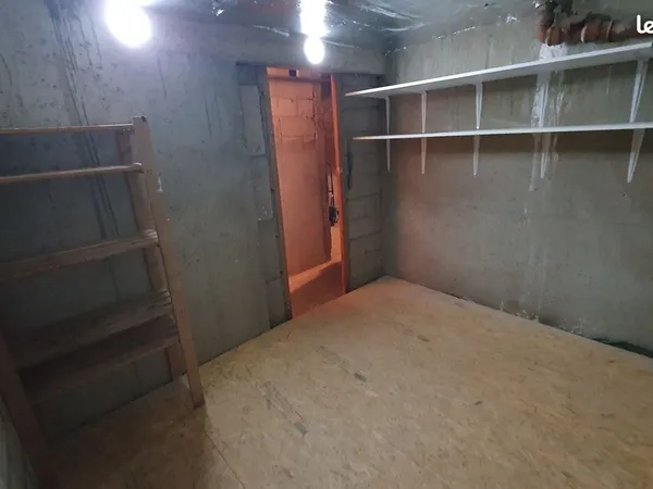 Cave 7,8m²-Trappes-proche N10/Gare