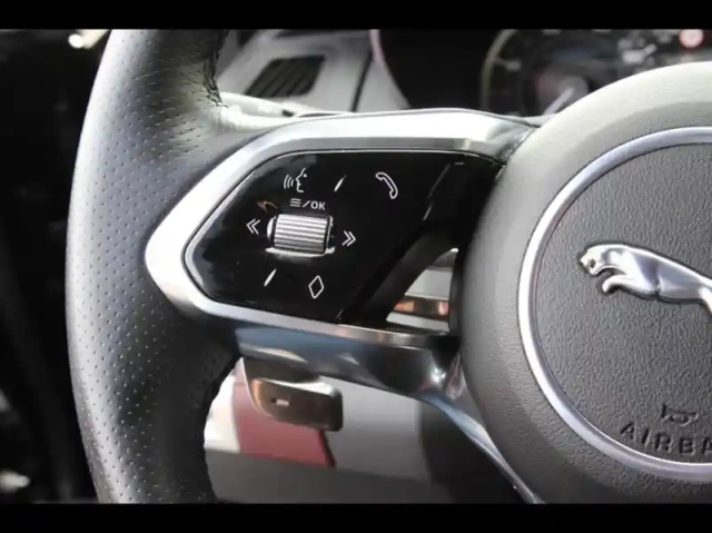 Jaguar E-Pace p300e phev 309ch r-dynamic s — photo 28