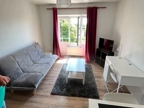 Appartement 27m2 entièrement meublé et rénové, proximité UTC et ESCOM