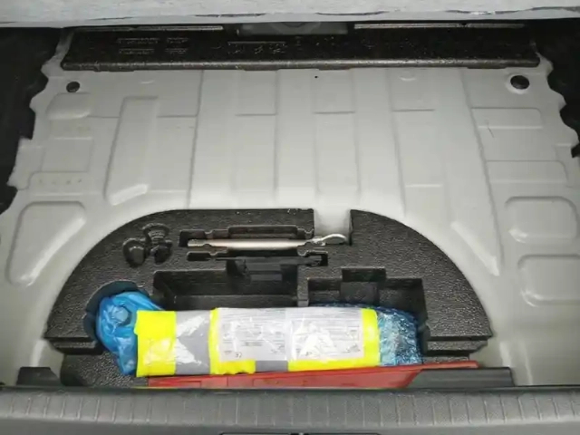 Peugeot 208 electrique 50 kwh 136ch gt — photo 27