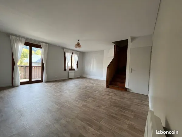 T3 duplex centre village