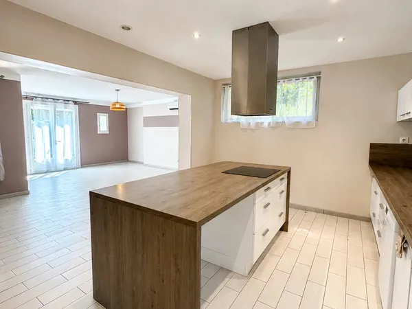 Maison 11 pièces 245 m²