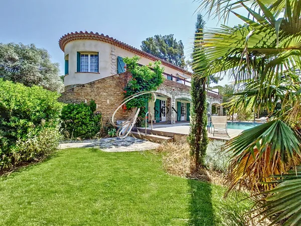 Villa de caractère de 240 m² à Sanary sur mer