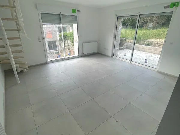 F3 Bretigny avec terrasse et jardin