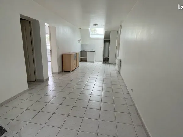 Loue appartement T2 centre de Beaucouzé