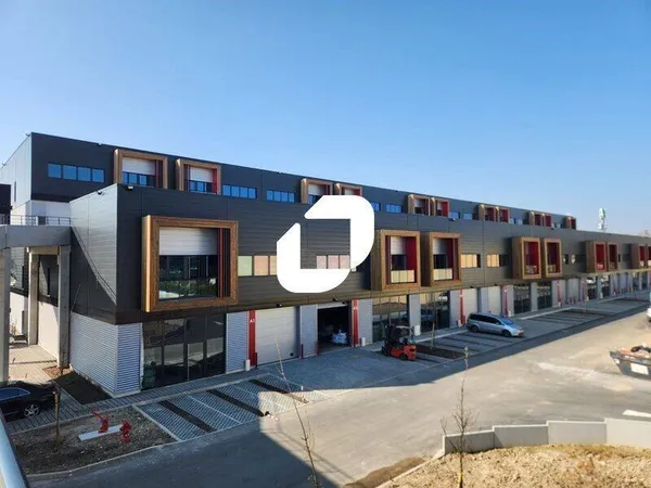 Local d'activité 8032 m²