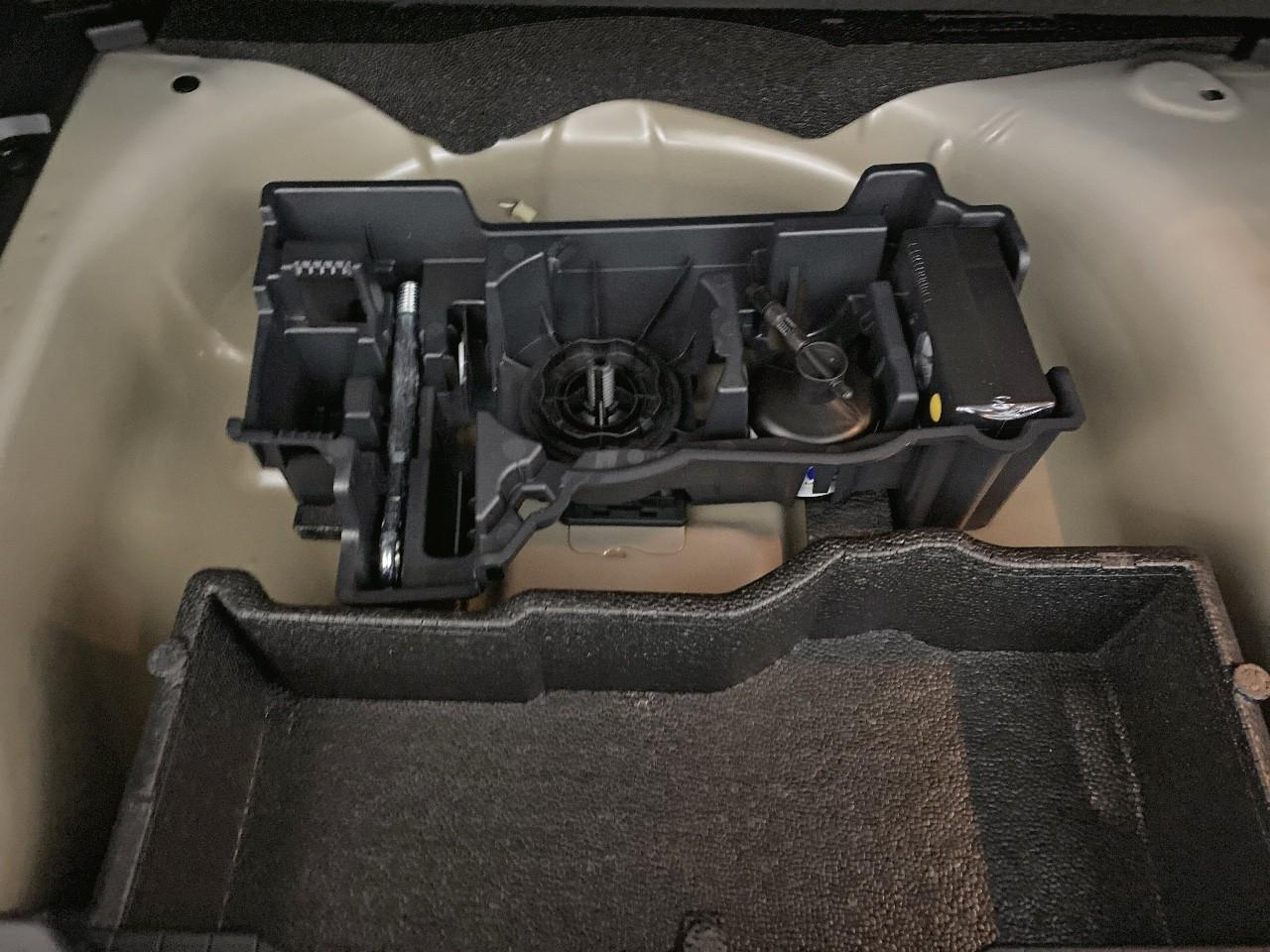 Peugeot 2008 hybrid 145 ch e-dcs6 allure — photo 16