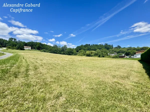 Terrain 9775 m²