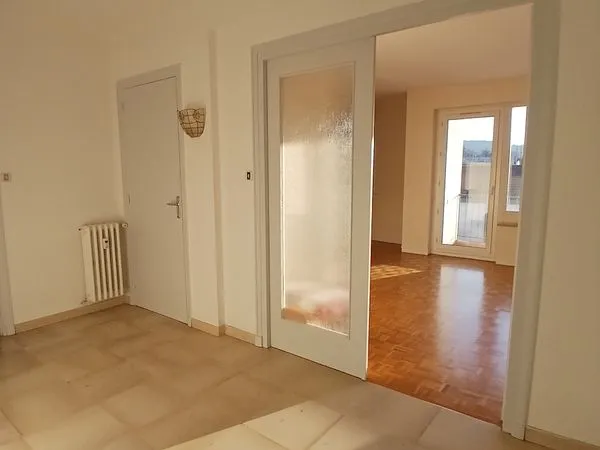 Appartement T4/T5 + cave+ garage hyper centre