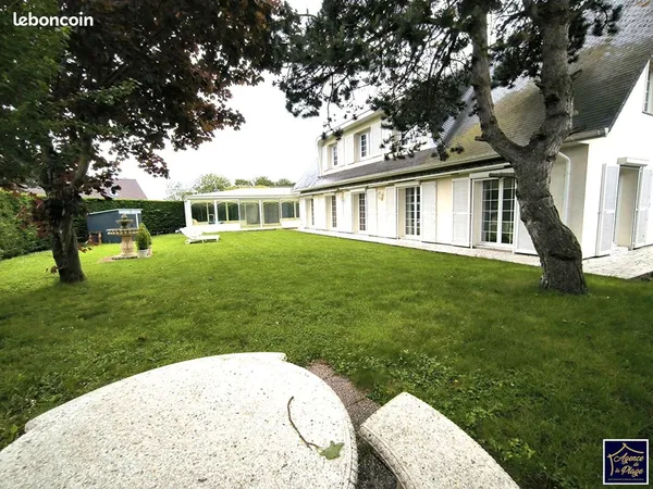 Maison 8 pièces 265 m²