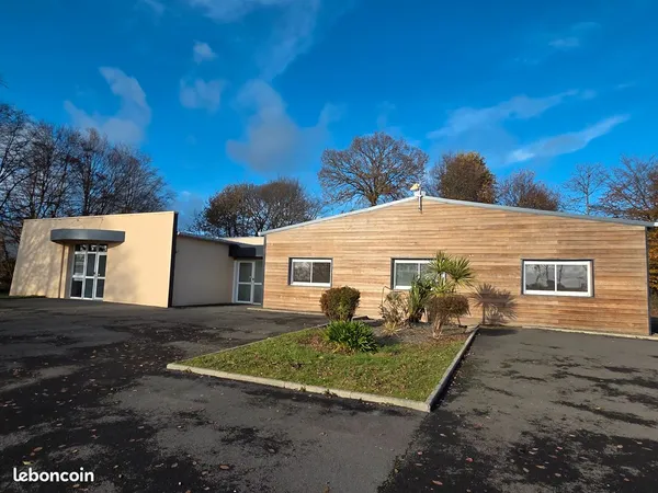 🏢 À LOUER - BÂTIMENT PROFESSIONNEL DE 275 m² DIVISIBLE - BUREAUX / ACTIVITÉ / STOCKAGE - TERRAIN CLO
