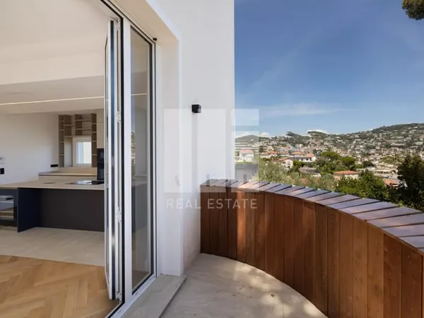 LE CANNET - GRAND APPARTEMENT 5 PIECES ENTIEREMENT RENOVE