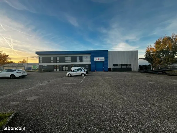 Local d'activité 1 161 m²