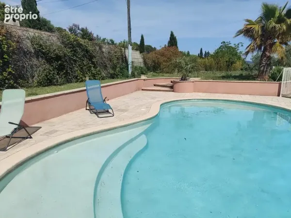 T5 + terrain constructible avec piscine