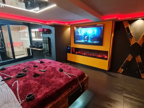 Loveroom clé en main — Loft 60 m² + activité rentable Village de Bargemon (Var)