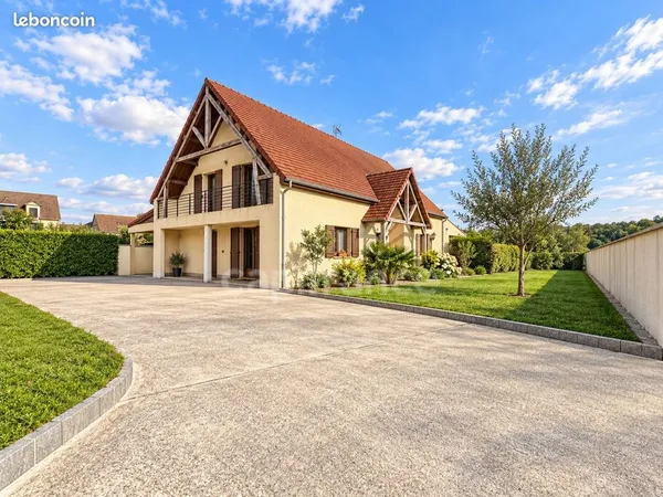 Maison 7 pièces 232 m²