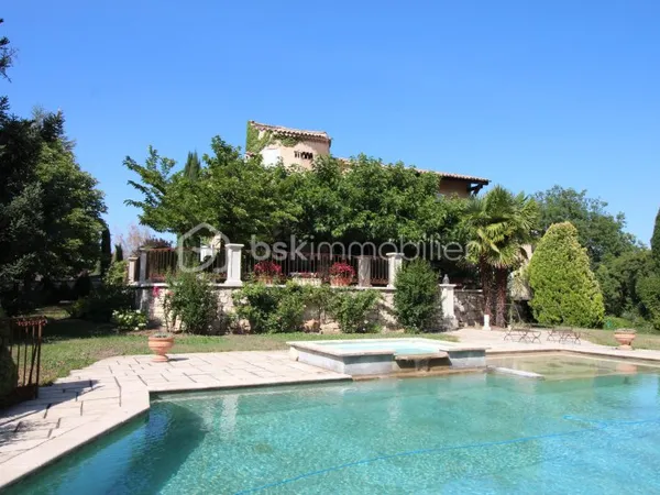 Maison 9 pièces 212 m²