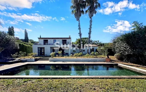 Villa 7 pièces 315 m²