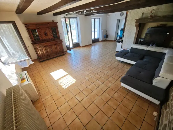 Maison 8 pièces 221 m²