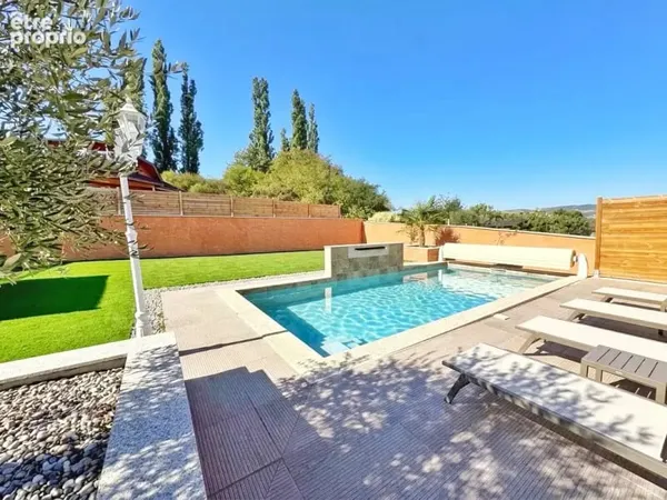 Rive-de-gier coteaux des bruyères maison de plain-pied de plus de 121 m2 avec piscine et superbe vue
