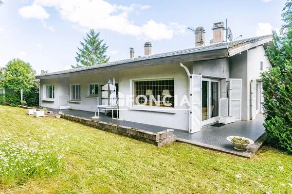 Maison 8 pièces 252 m²