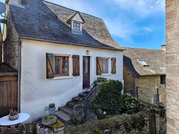 Maison de village en pierre avec 3 chambres, garage double, cave et terrasses