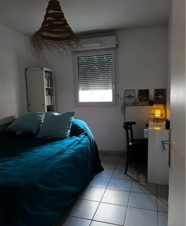 Chambre dans grand appatement