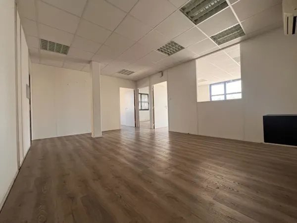 Local 5 pièces 106 m²
