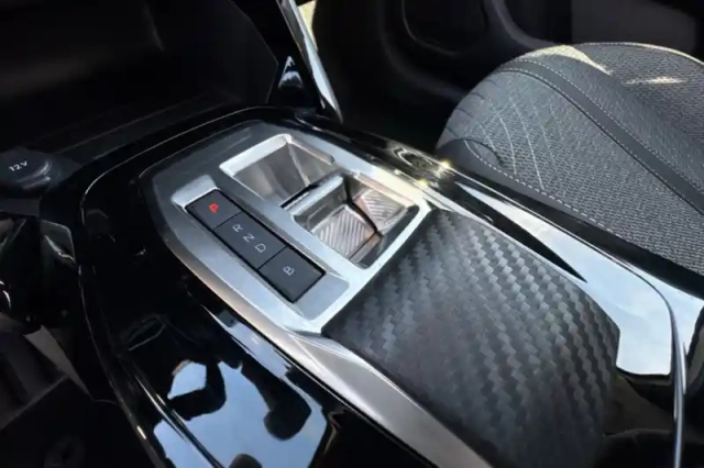 Peugeot 208 electrique 50 kwh 136ch — photo 24
