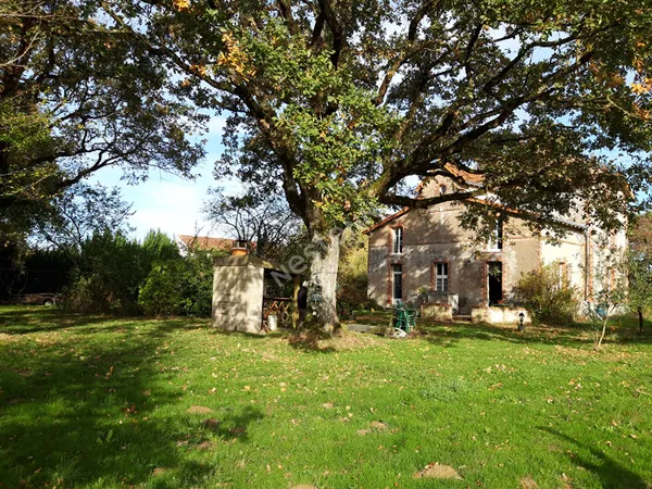 Maison à vendre 11 pièces - L'Herbergement