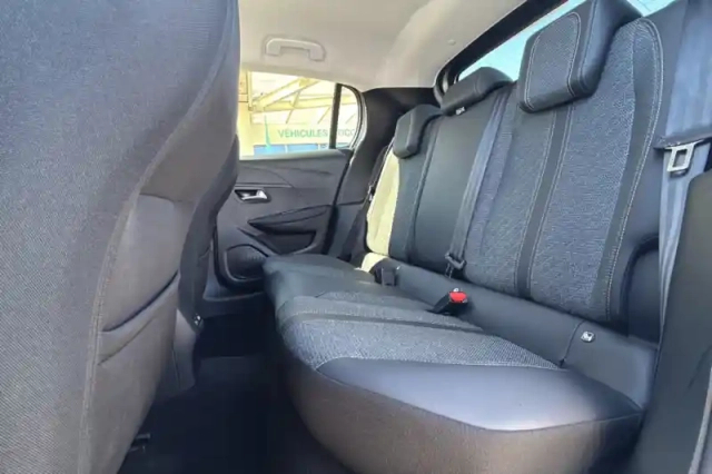 Peugeot 208 hybrid 100 e-dcs6 — photo 11