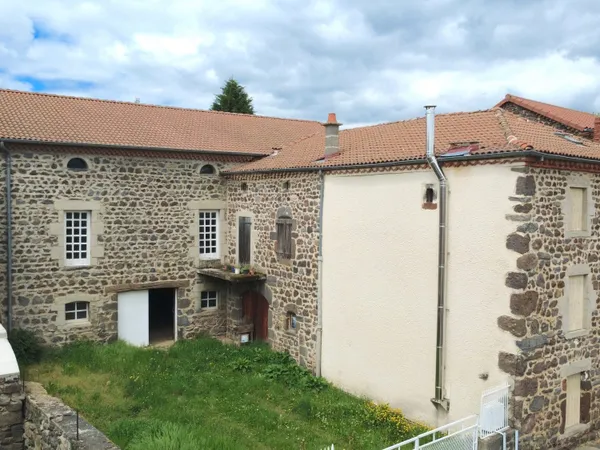 À vendre - locaux de 310 m² à Sainte-Eugénie-de-Villeneuv