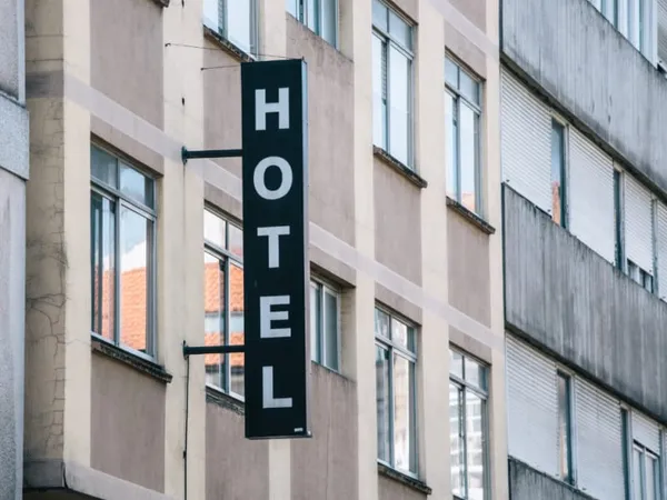 Hôtel 35 pièces 1400 m²